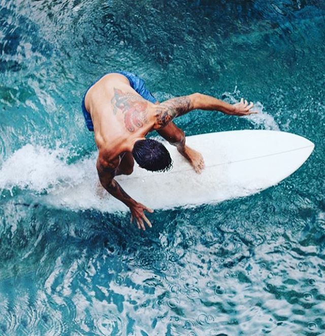 surfare naken