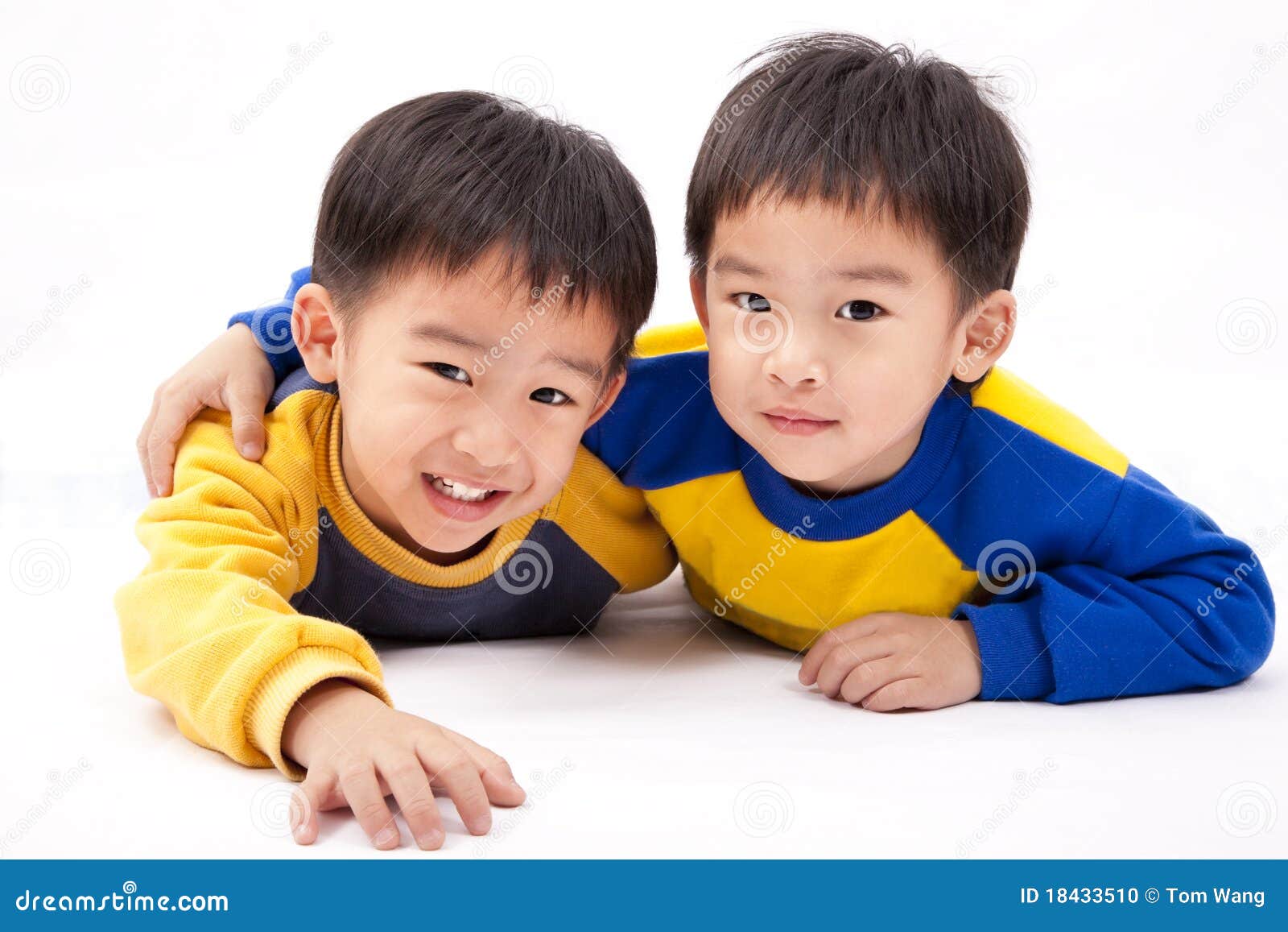 pojkar bild asiatiska