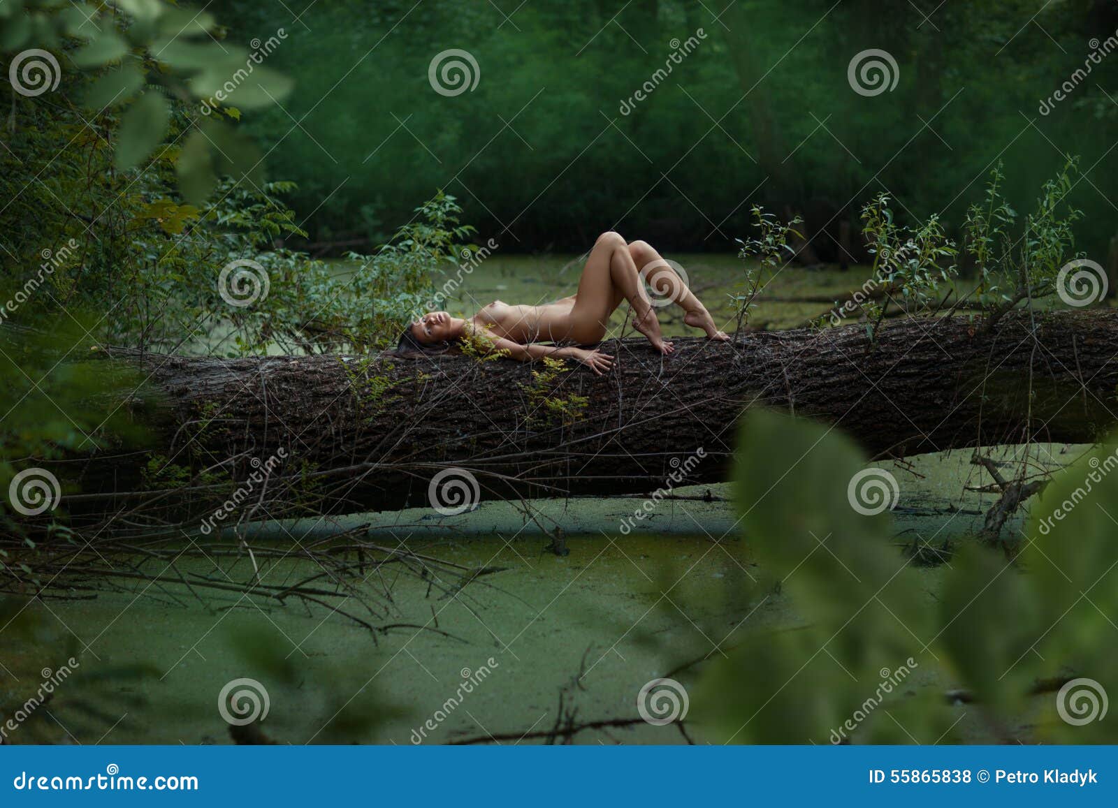 djungel naken flicka