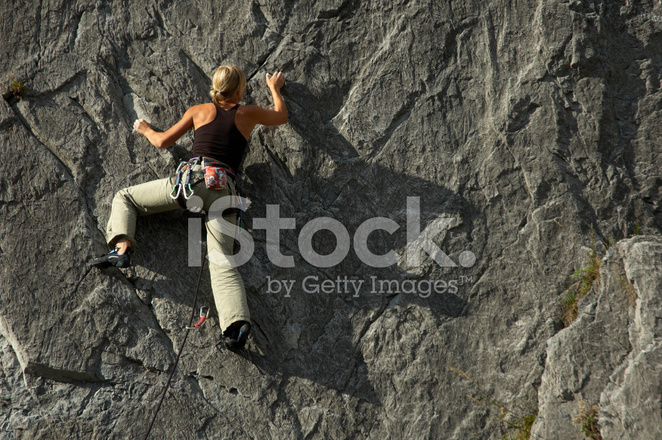 flicka klättring