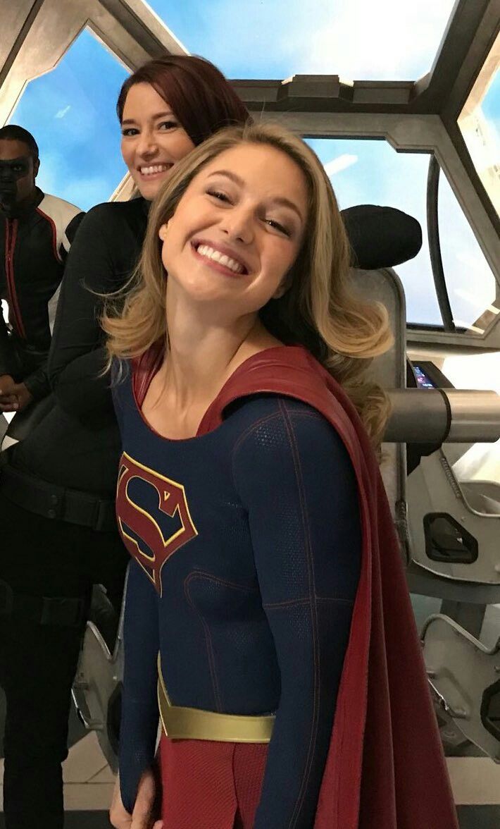 porr supergirl serier