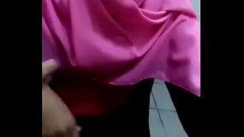 nyepong hijab rosa