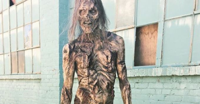 naken zombie farmor