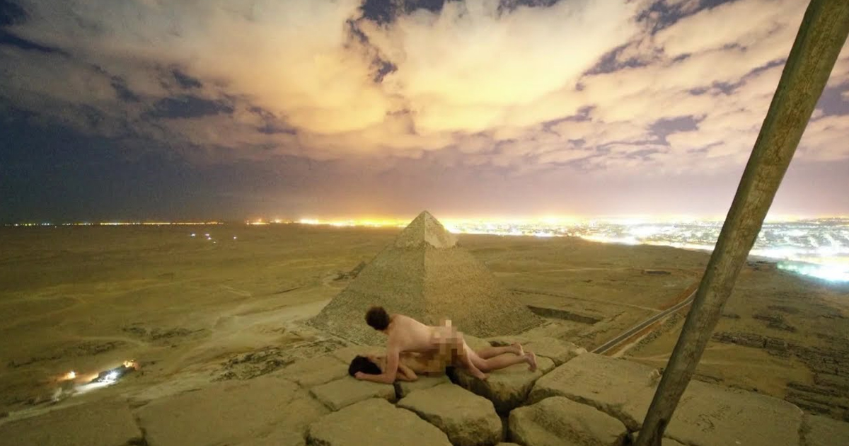 kvinnapyramid naken